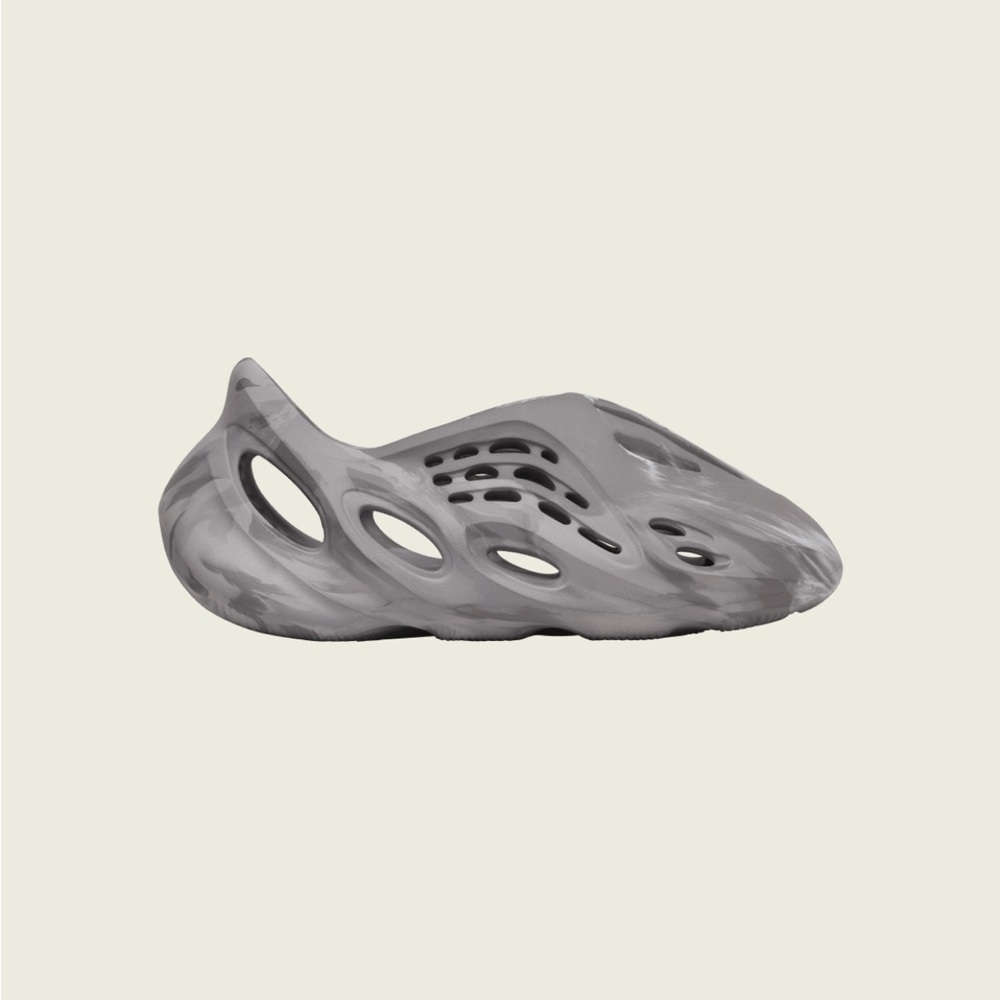 Grey Yeezy foam runner size:10